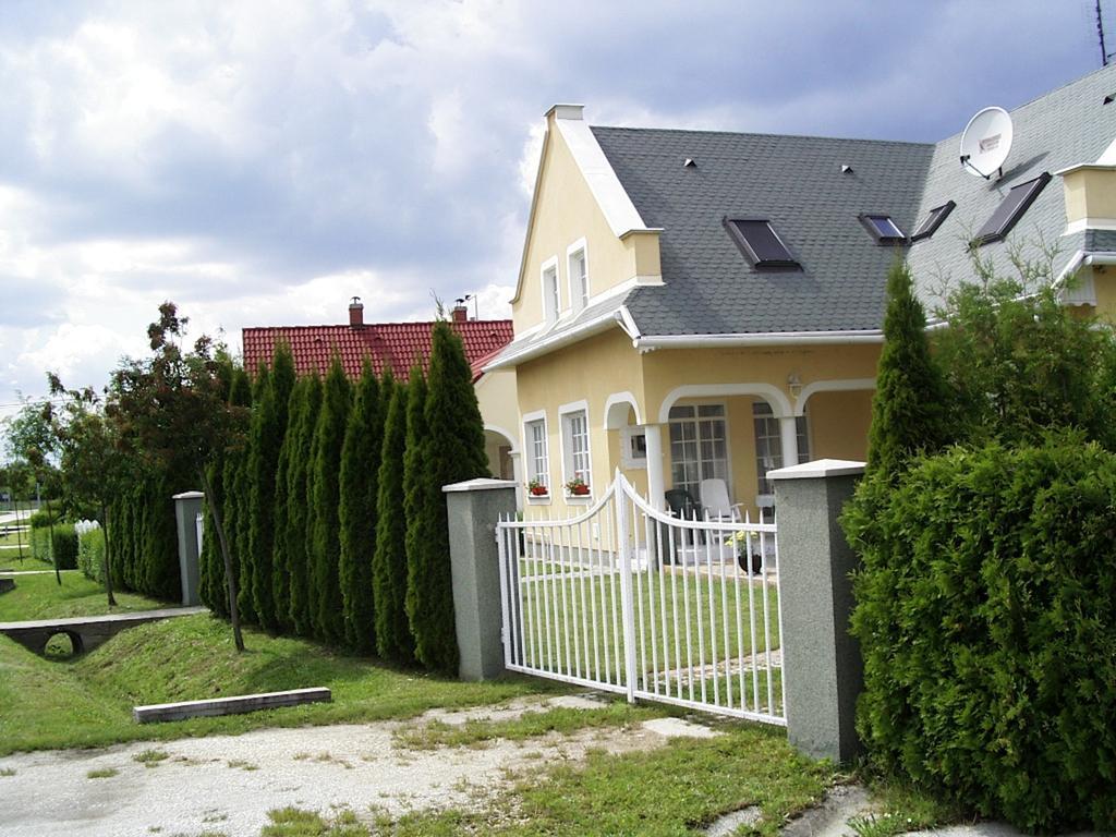 Pacsirta Apartman Lenti Εξωτερικό φωτογραφία